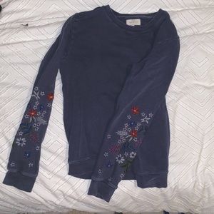 Embroidered floral sleeve washed navy sweatshirt